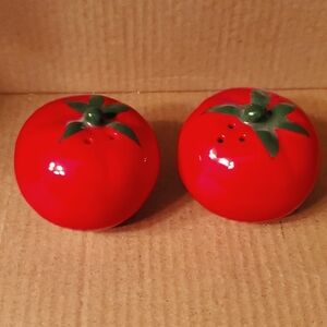 Tomato salt and pepper shakers